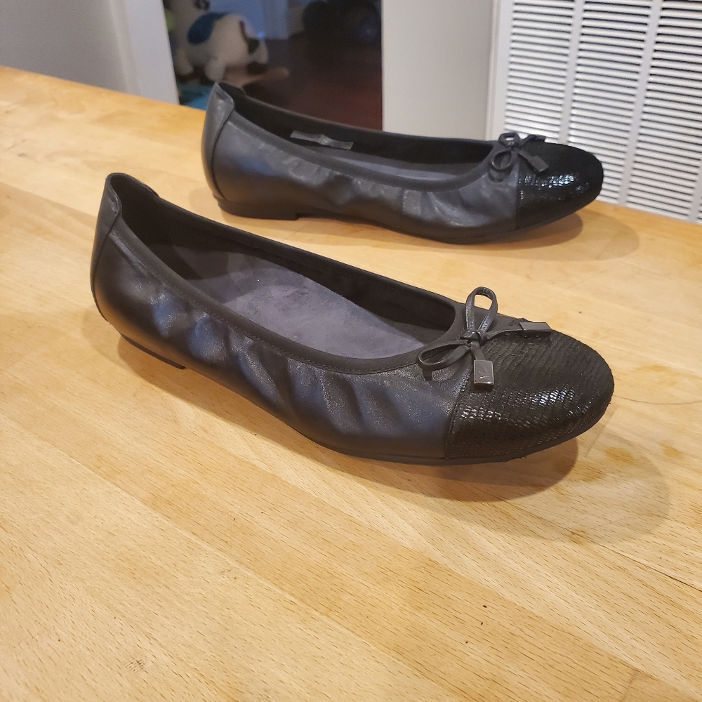 VIONIC SHOES - Picture 2 of 6